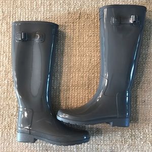 Hunter tall gloss gray rain boots size 6